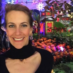 Meet your Posher, Alexia